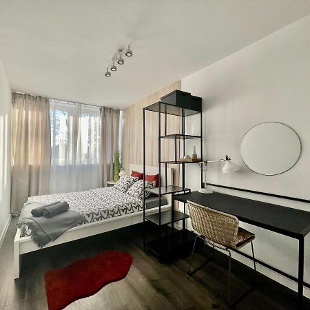Апартаменты Cozy Apart - Self Check-In 24H Вроцлав Экстерьер фото