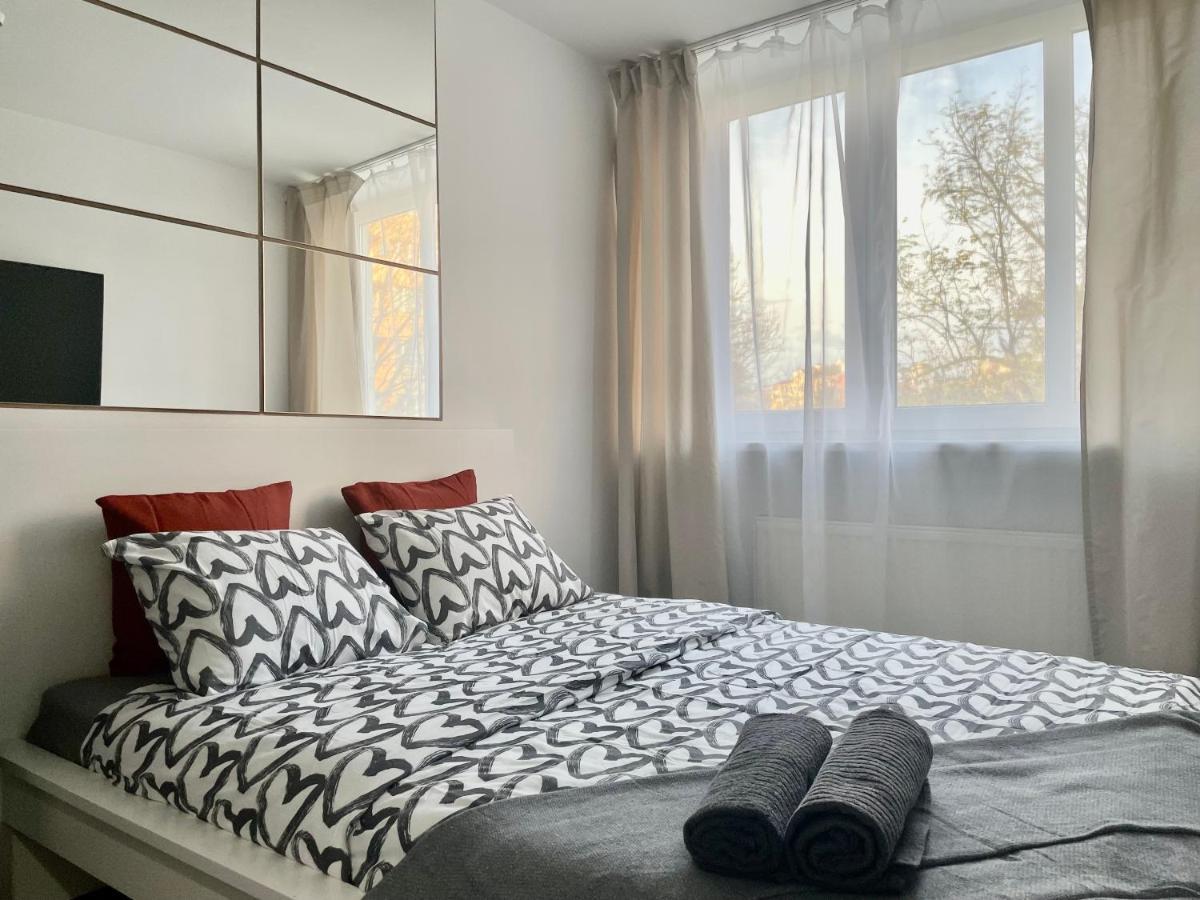 Апартаменты Cozy Apart - Self Check-In 24H Вроцлав Экстерьер фото